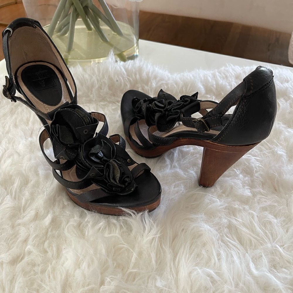 Frye black leather Janna Flower Sandal